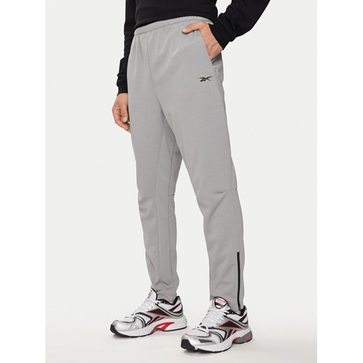 Reebok Spodnie dresowe 100075761 Szary Regular Fit ze sklepu MODIVO w kategorii Spodnie męskie - zdjęcie 182654142