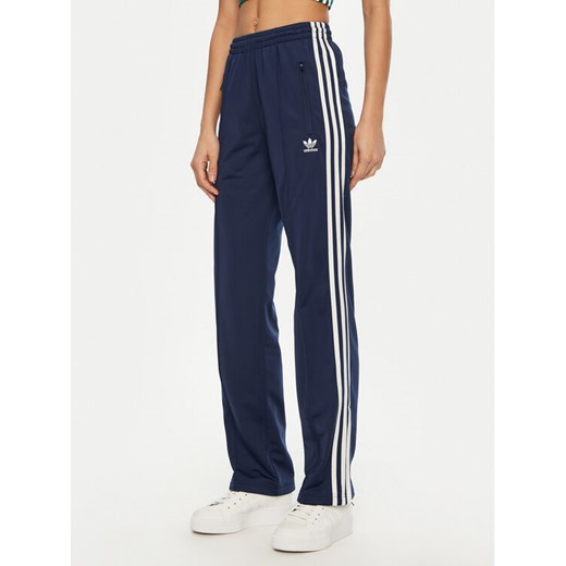 adidas Spodnie dresowe adicolor Classics Firebird JC8285 Granatowy Regular Fit ze sklepu MODIVO w kategorii Spodnie damskie - zdjęcie 182654494