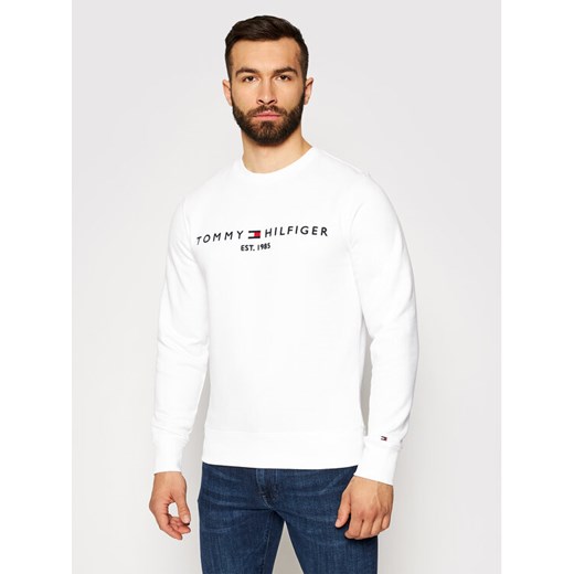 Tommy Hilfiger Bluza Logo MW0MW11596 Biały Regular Fit ze sklepu MODIVO w kategorii Bluzy męskie - zdjęcie 182654534