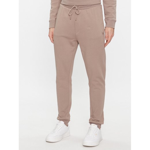 Boss Spodnie dresowe Sestart 50509303 Brązowy Regular Fit ze sklepu MODIVO w kategorii Spodnie męskie - zdjęcie 182654732