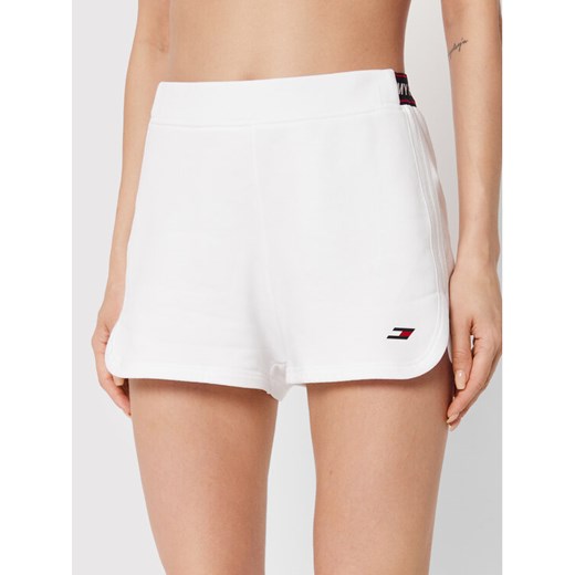 Tommy Hilfiger Szorty sportowe Tape S10S101432 Biały Regular Fit ze sklepu MODIVO w kategorii Szorty - zdjęcie 182654932