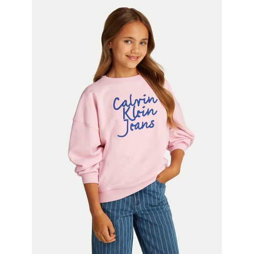 Calvin Klein Jeans Bluza IG0IG02760 Różowy Regular Fit ze sklepu MODIVO w kategorii Bluzy dziewczęce - zdjęcie 182655330