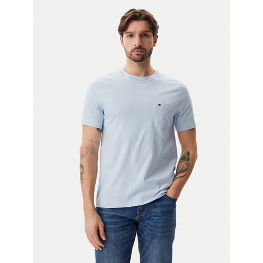 Tommy Hilfiger T-Shirt Essential MW0MW37283 Błękitny Regular Fit ze sklepu MODIVO w kategorii T-shirty męskie - zdjęcie 182656092