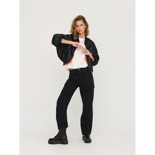 ONLY Spodnie materiałowe 15300976 Czarny Loose Fit ze sklepu MODIVO w kategorii Spodnie damskie - zdjęcie 182656222