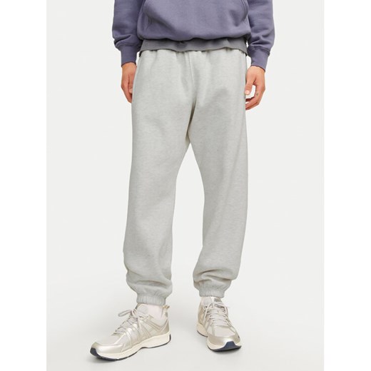 Jack&Jones Spodnie dresowe Bill Urban Edge 12263026 Szary Relaxed Fit ze sklepu MODIVO w kategorii Spodnie męskie - zdjęcie 182656612