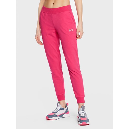 EA7 Emporio Armani Spodnie dresowe 8NTP85 TJCQZ 1417 Różowy Regular Fit ze sklepu MODIVO w kategorii Spodnie damskie - zdjęcie 182656712