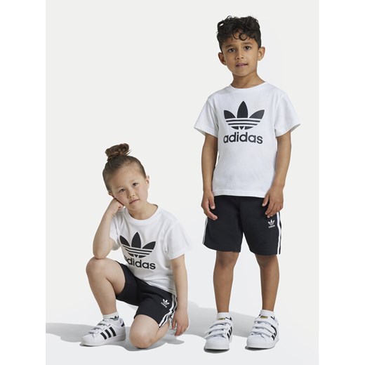adidas Komplet t-shirt i spodenki adicolor JE1613 Czarny Regular Fit ze sklepu MODIVO w kategorii Komplety dziewczęce - zdjęcie 182656873