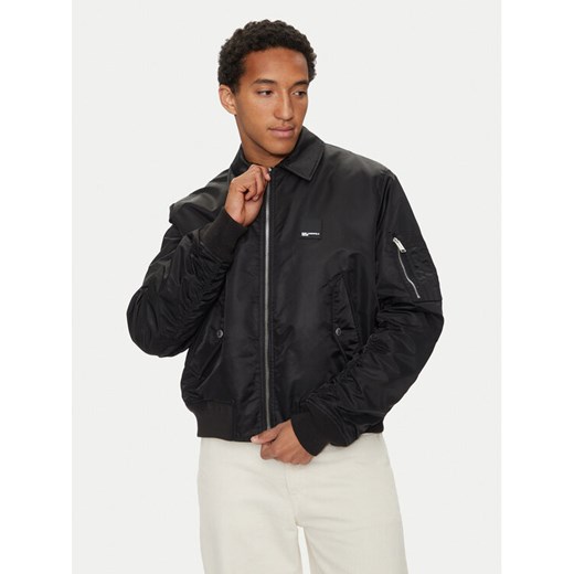 Karl Lagerfeld Jeans Kurtka bomber 245D1501 Czarny Regular Fit ze sklepu MODIVO w kategorii Kurtki męskie - zdjęcie 182657400