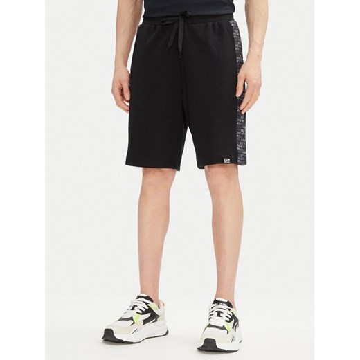 EA7 Emporio Armani Szorty sportowe 7M000217 AF12660 UC001 Czarny Regular Fit ze sklepu MODIVO w kategorii Spodenki męskie - zdjęcie 182658652