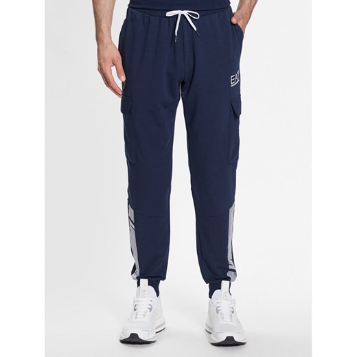 EA7 Emporio Armani Spodnie dresowe 3RPP55 PJLIZ 1554 Granatowy Regular Fit ze sklepu MODIVO w kategorii Spodnie męskie - zdjęcie 182659414