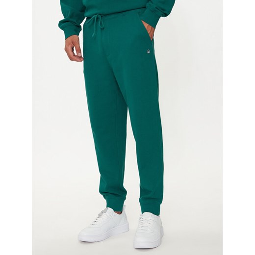 United Colors Of Benetton Spodnie dresowe 342ZUF01B Zielony Regular Fit ze sklepu MODIVO w kategorii Spodnie męskie - zdjęcie 182659602