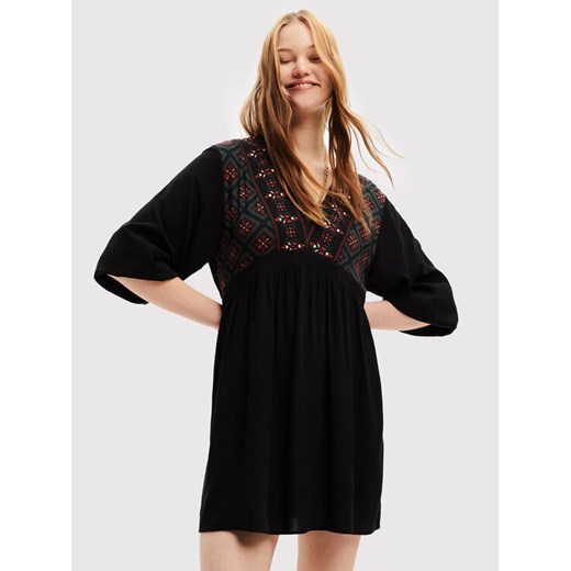 Desigual Sukienka codzienna Marian 22WWVW57 Czarny Relaxed Fit ze sklepu MODIVO w kategorii Sukienki - zdjęcie 182659803