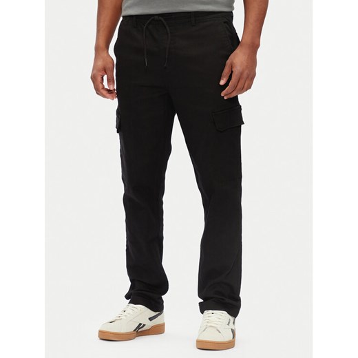 Pepe Jeans Spodnie materiałowe PM211725 Czarny Slim Fit ze sklepu MODIVO w kategorii Spodnie męskie - zdjęcie 182660284