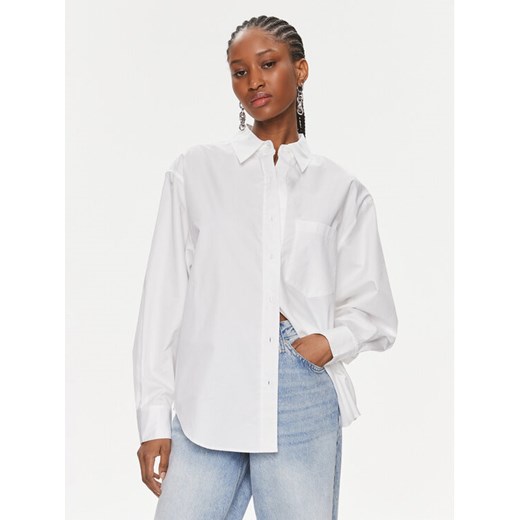 Calvin Klein Koszula K20K206749 Biały Relaxed Fit ze sklepu MODIVO w kategorii Koszule damskie - zdjęcie 182660644