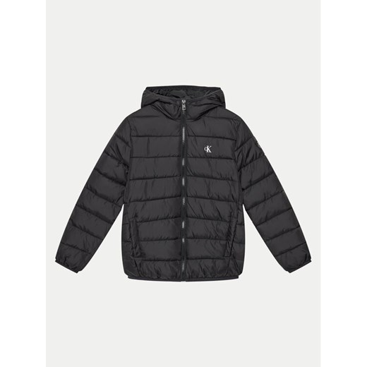 Calvin Klein Jeans Kurtka zimowa Inst Logo IB0IB02174 Czarny Regular Fit ze sklepu MODIVO w kategorii Kurtki chłopięce - zdjęcie 182660822
