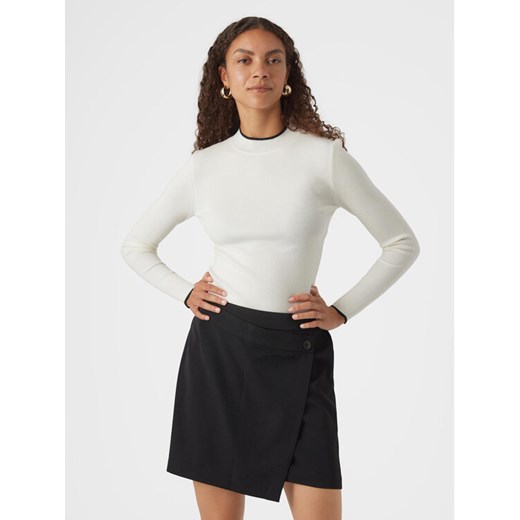Vero Moda Sweter Flouncy 10299604 Écru Slim Fit ze sklepu MODIVO w kategorii Swetry damskie - zdjęcie 182661323