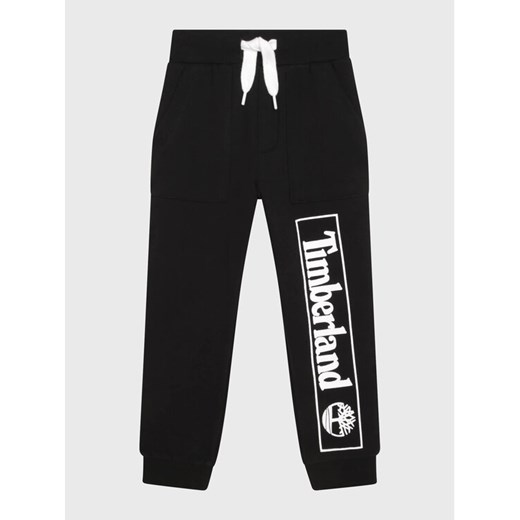 Timberland Spodnie dresowe T24B99 D Czarny Regular Fit ze sklepu MODIVO w kategorii Spodnie chłopięce - zdjęcie 182661633