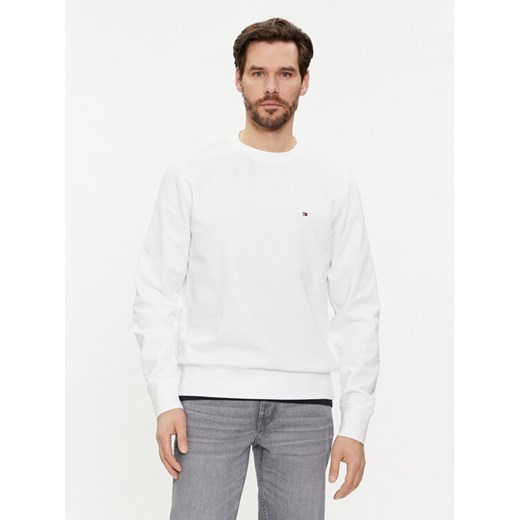 Tommy Hilfiger Bluza Flag Logo MW0MW32735 Biały Regular Fit ze sklepu MODIVO w kategorii Bluzy męskie - zdjęcie 182663863