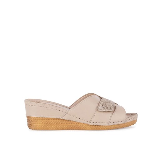 Go Soft Klapki ARC-2309-07 Beżowy ze sklepu MODIVO w kategorii Klapki damskie - zdjęcie 182664423