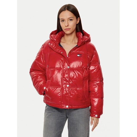 Tommy Jeans Kurtka puchowa DW0DW20210 Czerwony Regular Fit ze sklepu MODIVO w kategorii Kurtki damskie - zdjęcie 182664644