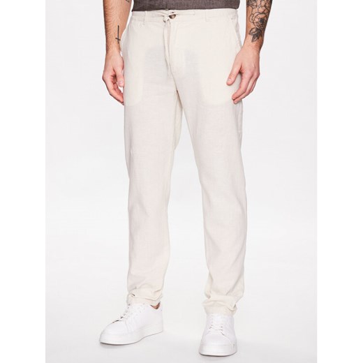 Lindbergh Spodnie materiałowe 30-008003 Beżowy Tapered Fit ze sklepu MODIVO w kategorii Spodnie męskie - zdjęcie 182664921
