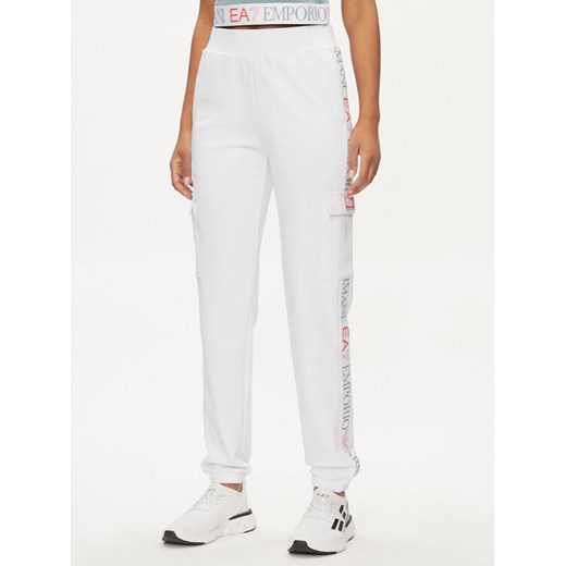 EA7 Emporio Armani Spodnie dresowe 3DTP64 TJKWZ 1100 Biały Regular Fit ze sklepu MODIVO w kategorii Spodnie damskie - zdjęcie 182665971