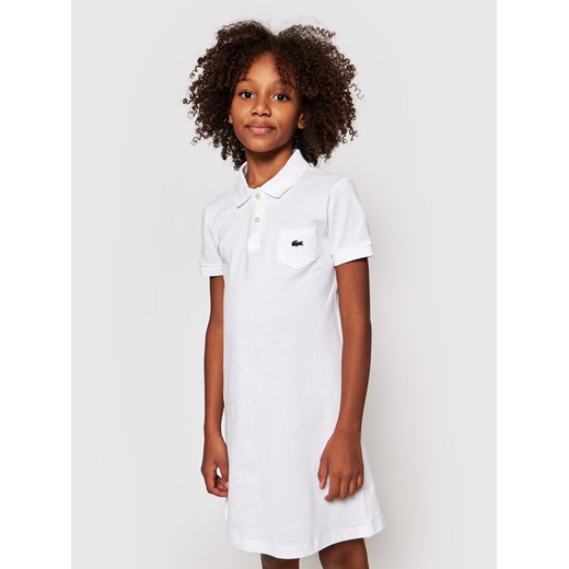 Lacoste Sukienka codzienna EJ2816 Biały Regular Fit ze sklepu MODIVO w kategorii Sukienki dziewczęce - zdjęcie 182666582