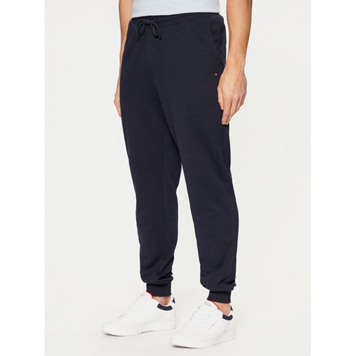 Tommy Hilfiger Spodnie dresowe Terry MW0MW37236 Granatowy Regular Fit ze sklepu MODIVO w kategorii Spodnie męskie - zdjęcie 182667450