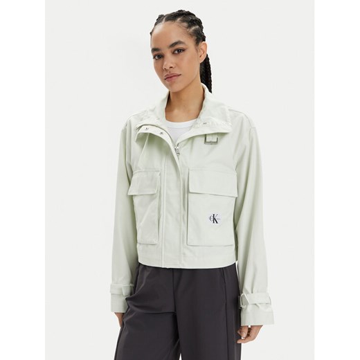 Calvin Klein Jeans Kurtka przejściowa Utility J20J223030 Écru Regular Fit ze sklepu MODIVO w kategorii Kurtki damskie - zdjęcie 182667651