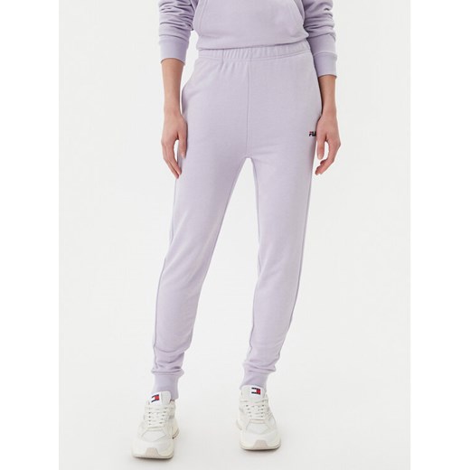 Fila Spodnie dresowe Lucerna FAW1055 Fioletowy Regular Fit ze sklepu MODIVO w kategorii Spodnie damskie - zdjęcie 182667982