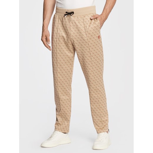 Guess Spodnie dresowe Korbin Z2BB05 FL04Q Beżowy Regular Fit ze sklepu MODIVO w kategorii Spodnie męskie - zdjęcie 182668842