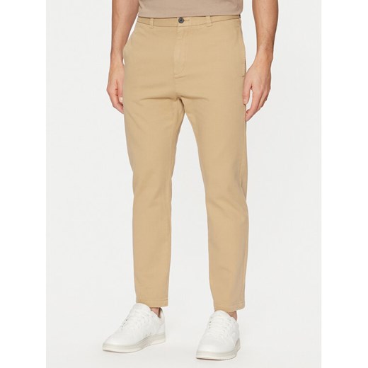 HUGO Chinosy 50533851 Beżowy Slim Fit ze sklepu MODIVO w kategorii Spodnie męskie - zdjęcie 182668861