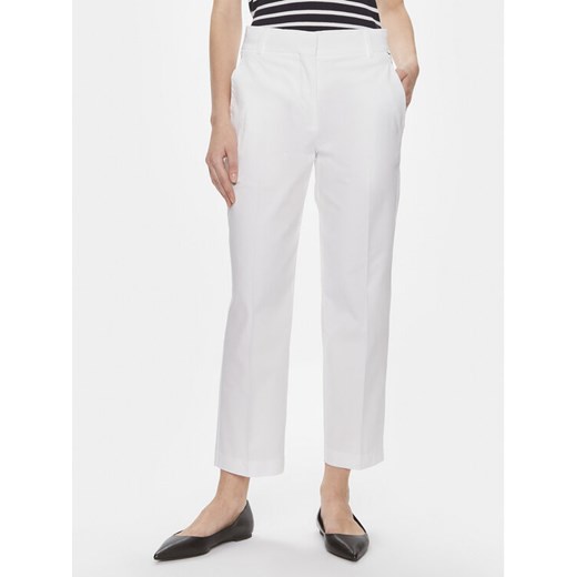 Tommy Hilfiger Chinosy WW0WW40504 Biały Straight Fit ze sklepu MODIVO w kategorii Spodnie damskie - zdjęcie 182669820