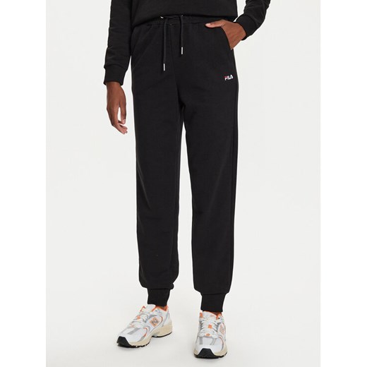 Fila Spodnie dresowe Buetzow FAW0701 Czarny Regular Fit ze sklepu MODIVO w kategorii Spodnie damskie - zdjęcie 182670481