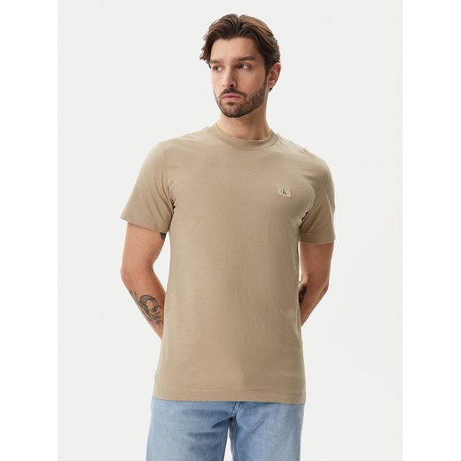 Calvin Klein Jeans T-Shirt J30J327100 Beżowy Regular Fit ze sklepu MODIVO w kategorii T-shirty męskie - zdjęcie 182670571