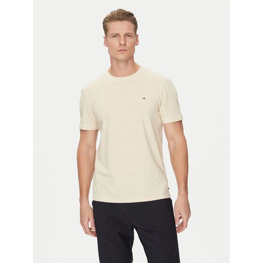 Tommy Hilfiger T-Shirt UM0UM03362 Beżowy Regular Fit ze sklepu MODIVO w kategorii T-shirty męskie - zdjęcie 182671073