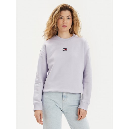 Tommy Jeans Bluza Badge DW0DW17325 Fioletowy Regular Fit ze sklepu MODIVO w kategorii Bluzy damskie - zdjęcie 182671672
