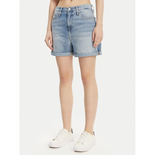 Calvin Klein Jeans Szorty jeansowe J20J225152 Niebieski Mom Fit ze sklepu MODIVO w kategorii Szorty - zdjęcie 182671834