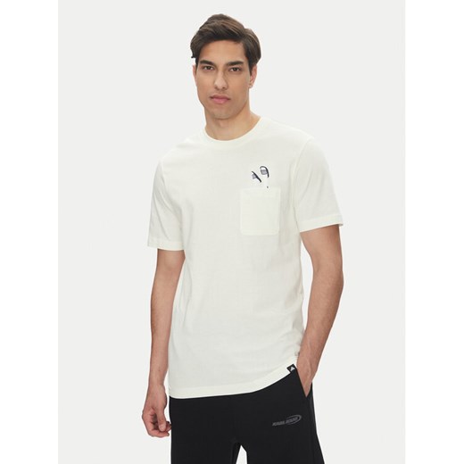 adidas T-Shirt Lounge Slides Graphic Pocket JM0374 Biały Regular Fit ze sklepu MODIVO w kategorii T-shirty męskie - zdjęcie 182673444