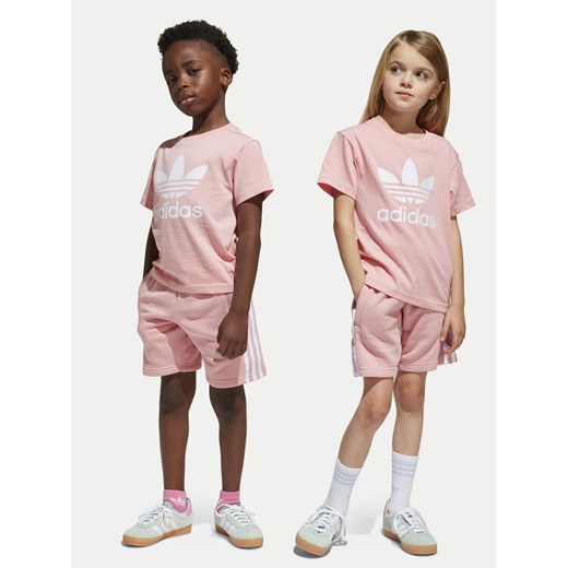 adidas Komplet t-shirt i spodenki adicolor JC9158 Różowy Regular Fit ze sklepu MODIVO w kategorii Komplety dziewczęce - zdjęcie 182673802