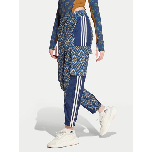 adidas Spodnie dresowe FARM Rio Premium IV9760 Granatowy Loose Fit ze sklepu MODIVO w kategorii Spodnie damskie - zdjęcie 182673990