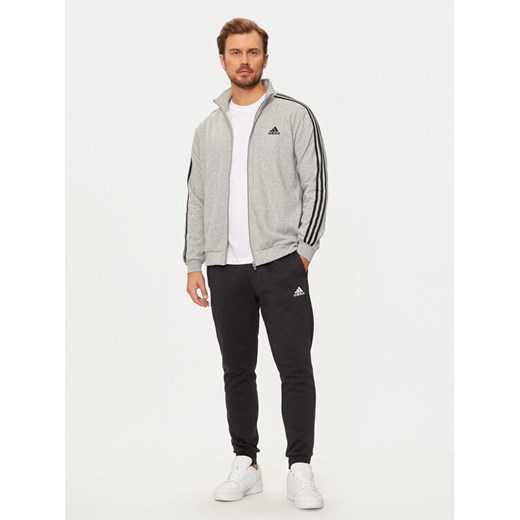 adidas Dres Basic 3-Stripes IA3073 Szary Regular Fit ze sklepu MODIVO w kategorii Dresy męskie - zdjęcie 182674593
