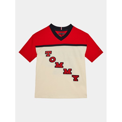 Tommy Hilfiger T-Shirt Varsity Tee S/S KB0KB08676 Czerwony Regular Fit ze sklepu MODIVO w kategorii T-shirty chłopięce - zdjęcie 182674903