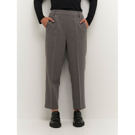 Kaffe Spodnie materiałowe Sakura 10506127 Szary Relaxed Fit ze sklepu MODIVO w kategorii Spodnie damskie - zdjęcie 182675040