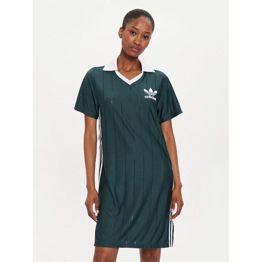 adidas Sukienka codzienna adicolor 3-Stripes IX5507 Zielony Loose Fit ze sklepu MODIVO w kategorii Sukienki - zdjęcie 182675692