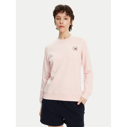 Tommy Jeans Bluza Essential DW0DW20639 Różowy Regular Fit ze sklepu MODIVO w kategorii Bluzy damskie - zdjęcie 182675910