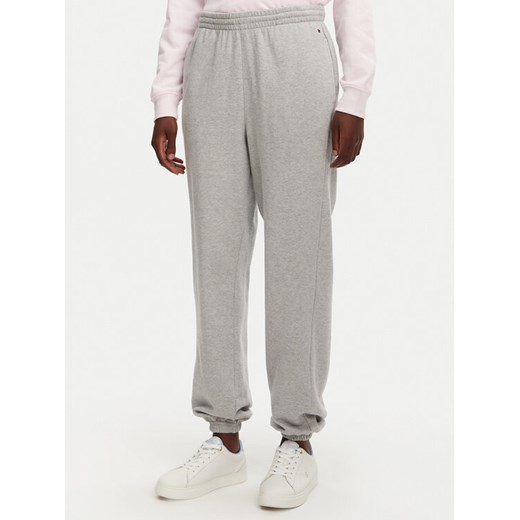 Tommy Hilfiger Spodnie dresowe UW0UW05773 Szary Regular Fit ze sklepu MODIVO w kategorii Spodnie damskie - zdjęcie 182675993