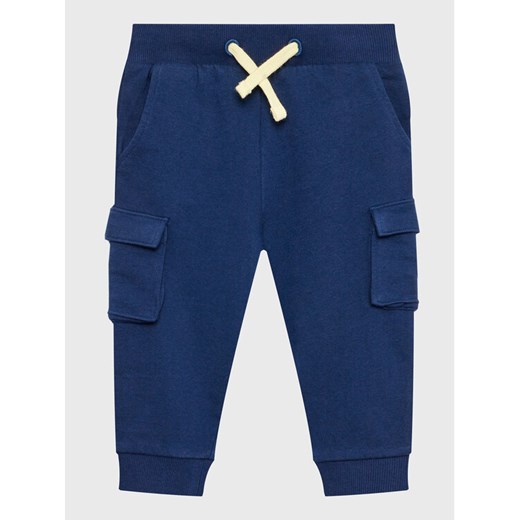 Guess Spodnie dresowe N3GQ11 KA6R0 Niebieski Relaxed Fit ze sklepu MODIVO w kategorii Spodnie i półśpiochy - zdjęcie 182676103
