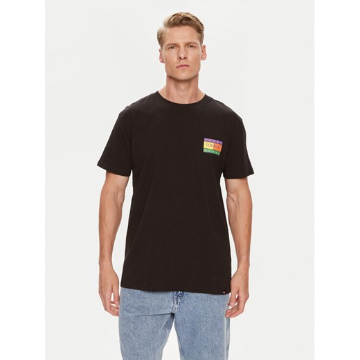 Tommy Jeans T-Shirt Summer Flag DM0DM19171 Czarny Regular Fit ze sklepu MODIVO w kategorii T-shirty męskie - zdjęcie 182677793