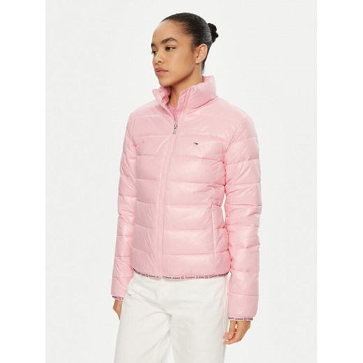 Tommy Jeans Kurtka zimowa Essential DW0DW19312 Różowy Regular Fit ze sklepu MODIVO w kategorii Kurtki damskie - zdjęcie 182678642
